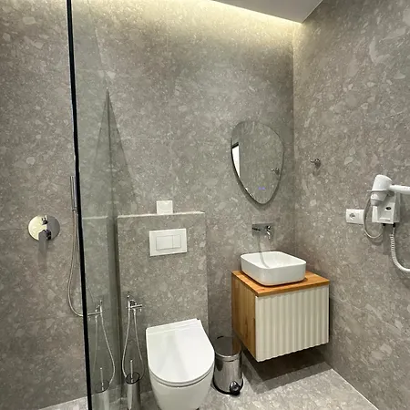 Shahini Gæstehus 4*