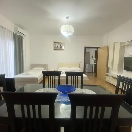 Shahini 招待所 4*